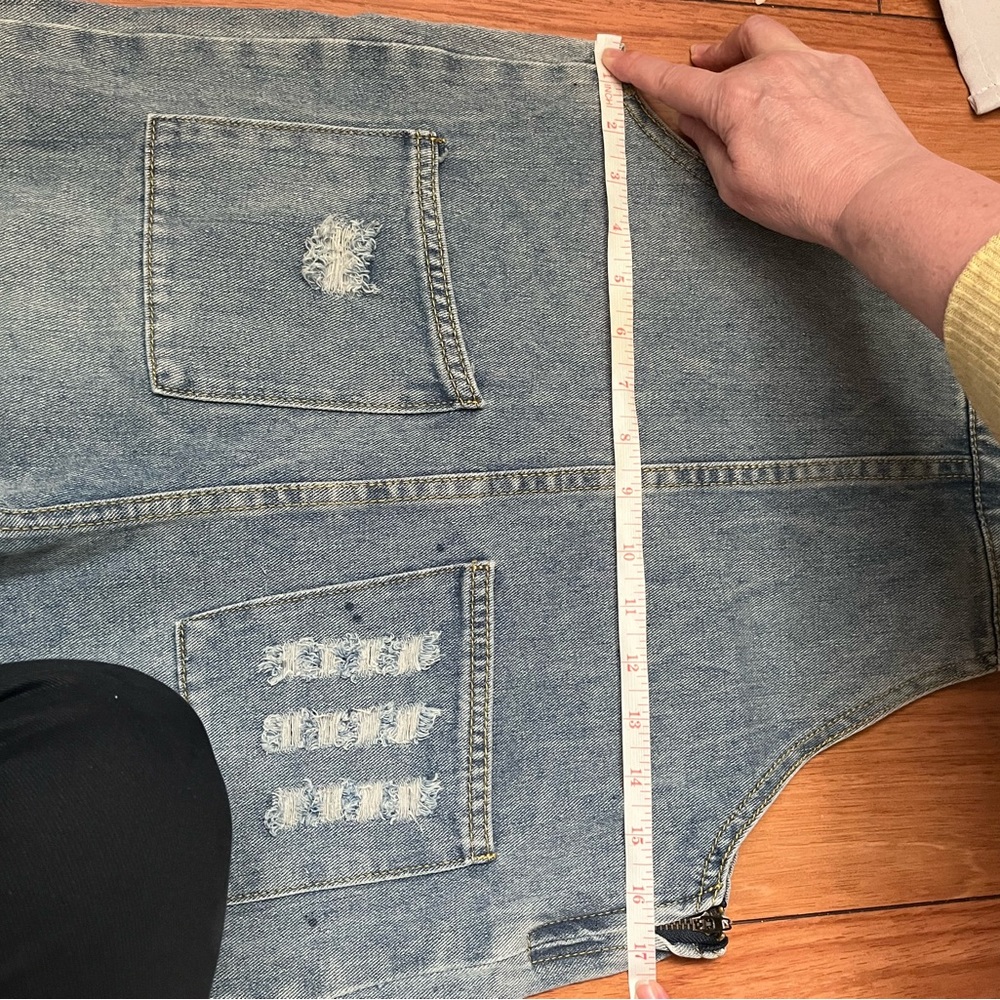 Distressed overalls - Picture 7 of 7